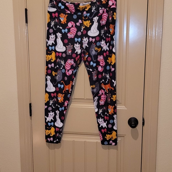 Disney Pants - DISNEY CATS XL LEGGINGS